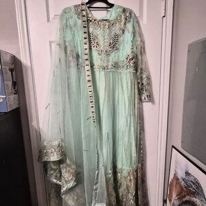 Pakistani Mint Green Embroidered Wedding Dress Set – Size M, 4-Piece, Worn Once